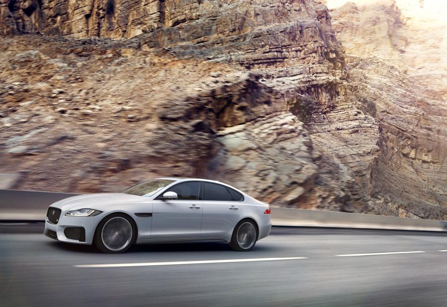  Jaguar XF S AWD 2015 года  (фото 16 из 43)